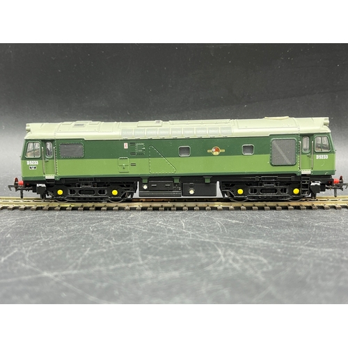 110 - Two Bachmann Class 25 Diesel Locomotives, Tested Runners
(1200g)
Bachmann Branchline 32-402 Class 25... 