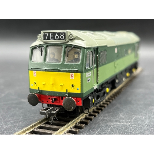 110 - Two Bachmann Class 25 Diesel Locomotives, Tested Runners
(1200g)
Bachmann Branchline 32-402 Class 25... 