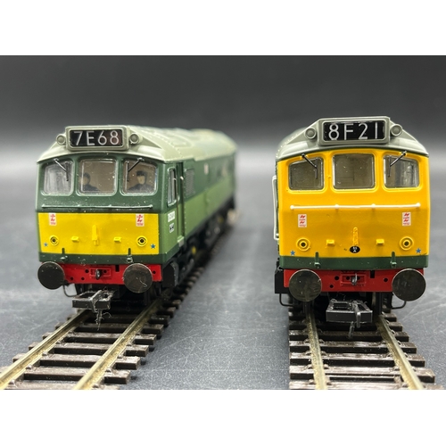 110 - Two Bachmann Class 25 Diesel Locomotives, Tested Runners
(1200g)
Bachmann Branchline 32-402 Class 25... 