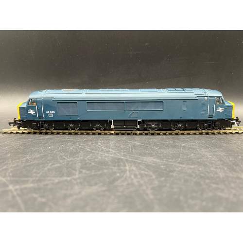 115 - Three OO Gauge Diesel/Electric Locomotives Un-boxed, Tested Runners
(1200g)
Bachmann Branchline 31-0... 