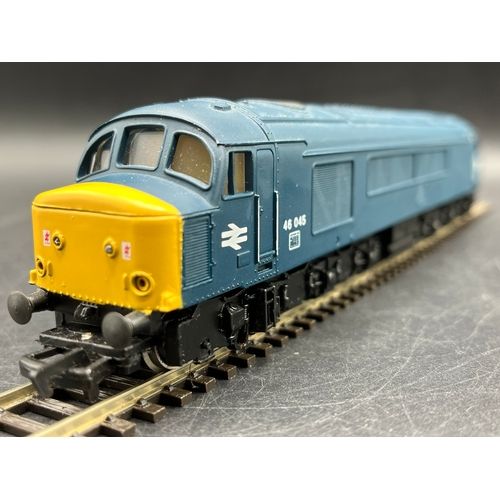 115 - Three OO Gauge Diesel/Electric Locomotives Un-boxed, Tested Runners
(1200g)
Bachmann Branchline 31-0... 