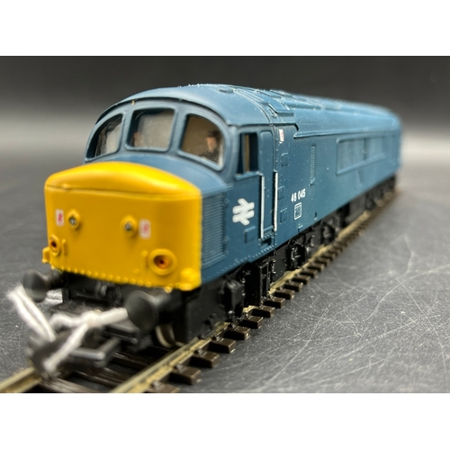 115 - Three OO Gauge Diesel/Electric Locomotives Un-boxed, Tested Runners
(1200g)
Bachmann Branchline 31-0... 