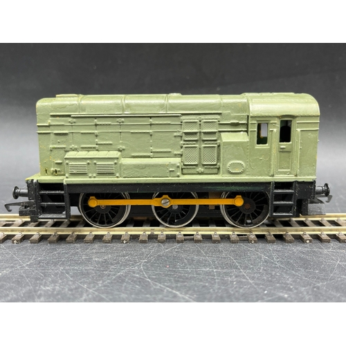 115 - Three OO Gauge Diesel/Electric Locomotives Un-boxed, Tested Runners
(1200g)
Bachmann Branchline 31-0... 