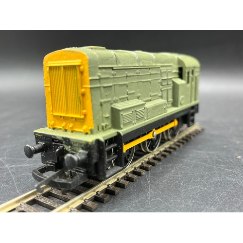 115 - Three OO Gauge Diesel/Electric Locomotives Un-boxed, Tested Runners
(1200g)
Bachmann Branchline 31-0... 