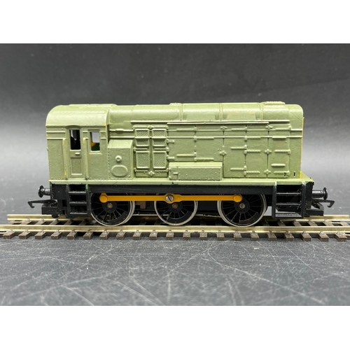 115 - Three OO Gauge Diesel/Electric Locomotives Un-boxed, Tested Runners
(1200g)
Bachmann Branchline 31-0... 