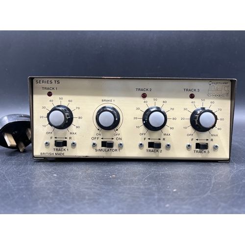 350 - Gaugemaster TS Three Track cased controller with Simulation on one track
(2500g)
Powered on test wor... 