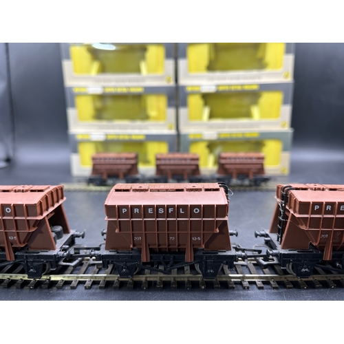 17 - OO gauge Wrenn Rake of 6 W5081 Cement Wagon 'Presflo' each boxed
(600g)
Presflo 20T Running # 72 13-... 