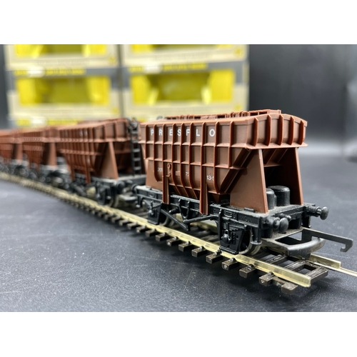 17 - OO gauge Wrenn Rake of 6 W5081 Cement Wagon 'Presflo' each boxed
(600g)
Presflo 20T Running # 72 13-... 