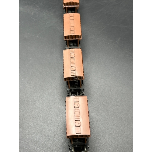 17 - OO gauge Wrenn Rake of 6 W5081 Cement Wagon 'Presflo' each boxed
(600g)
Presflo 20T Running # 72 13-... 