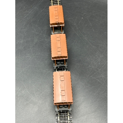 17 - OO gauge Wrenn Rake of 6 W5081 Cement Wagon 'Presflo' each boxed
(600g)
Presflo 20T Running # 72 13-... 