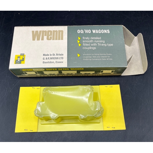 17 - OO gauge Wrenn Rake of 6 W5081 Cement Wagon 'Presflo' each boxed
(600g)
Presflo 20T Running # 72 13-... 