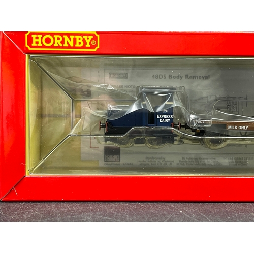 Hornby R3943 Ruston 48DS 235511 in Express Dairy Co. Ltd Livery (300g