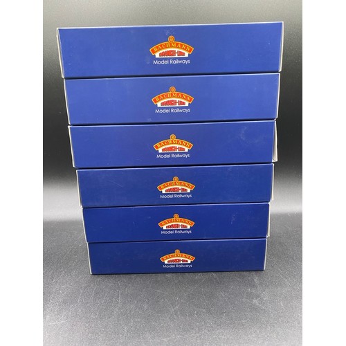 328 - Six as New Bachmann Horse Boxes & Vans, appear not removed from box, includes:-
(800g)
Bachmann Bran... 