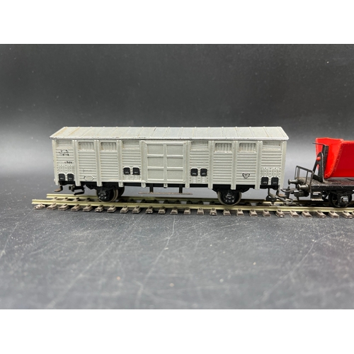 144 - 18 HO/OO Rolling stock from Joeuf/Playcraft, Rivarossi, Märklin
(1000g)
also Triang and Hornby Dublo... 