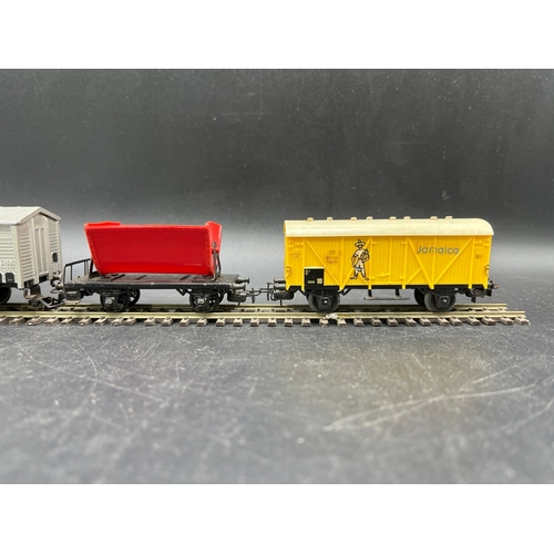 144 - 18 HO/OO Rolling stock from Joeuf/Playcraft, Rivarossi, Märklin
(1000g)
also Triang and Hornby Dublo... 