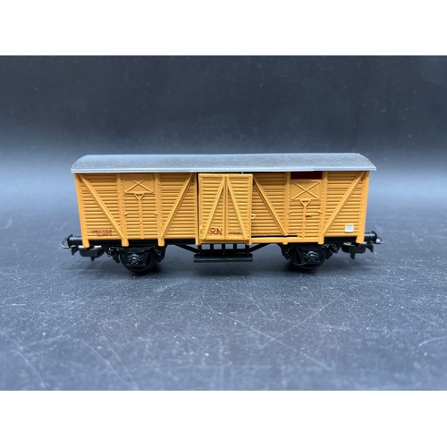 145 - 7 Electrotren Wagons, 5 boxed, plus Pocher flat bed wagon with barrel load and Rivarossi flat bed wi... 