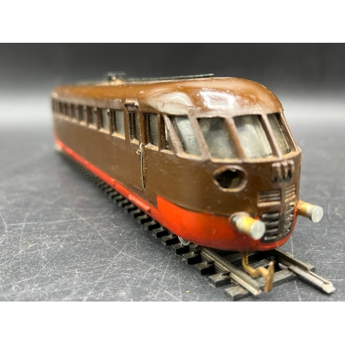 125 - A continental Locomotive, Tram and Railcar each motorised with two Brown/Silver cars/coaches
(2500g)... 