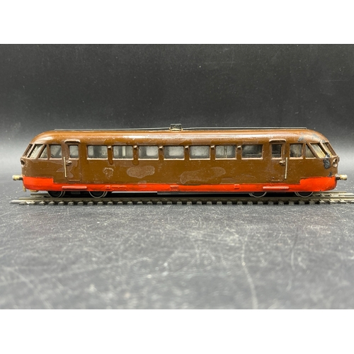 125 - A continental Locomotive, Tram and Railcar each motorised with two Brown/Silver cars/coaches
(2500g)... 