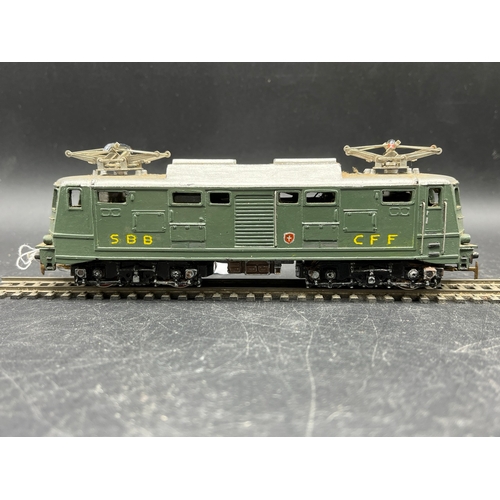 125 - A continental Locomotive, Tram and Railcar each motorised with two Brown/Silver cars/coaches
(2500g)... 