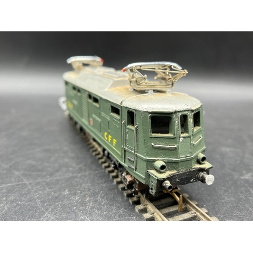 125 - A continental Locomotive, Tram and Railcar each motorised with two Brown/Silver cars/coaches
(2500g)... 