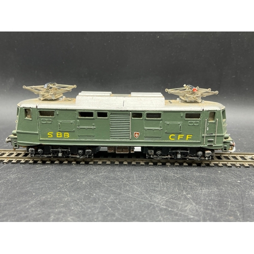 125 - A continental Locomotive, Tram and Railcar each motorised with two Brown/Silver cars/coaches
(2500g)... 