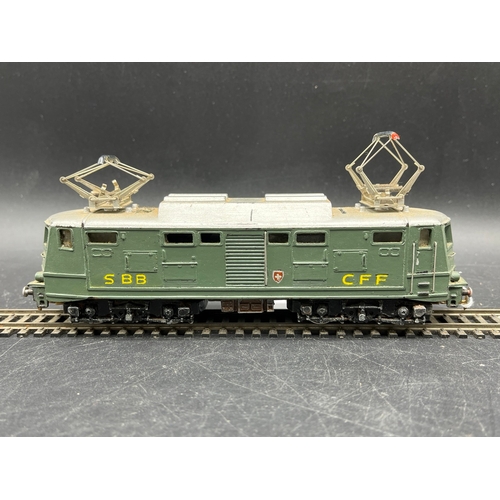 125 - A continental Locomotive, Tram and Railcar each motorised with two Brown/Silver cars/coaches
(2500g)... 