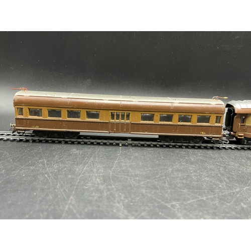 125 - A continental Locomotive, Tram and Railcar each motorised with two Brown/Silver cars/coaches
(2500g)... 