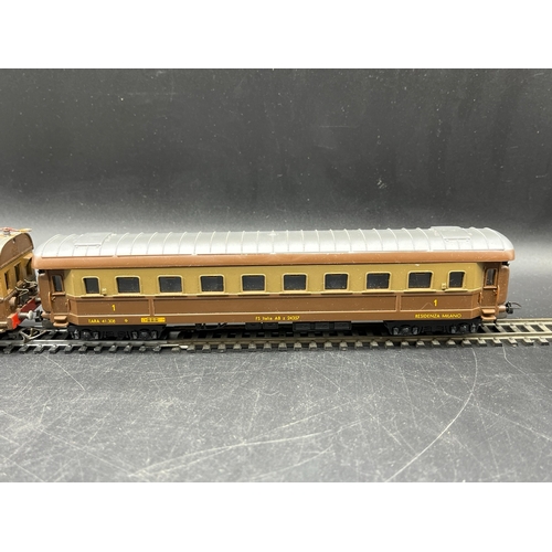 125 - A continental Locomotive, Tram and Railcar each motorised with two Brown/Silver cars/coaches
(2500g)... 