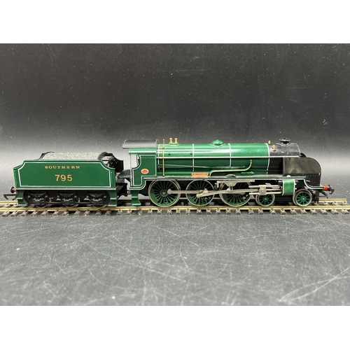 234 - 4 OO Hornby and Triang-Hornby Steam Locomotives
(1600g)
Hornby R037 Princess Class 4-6-2 'Lady Patri... 