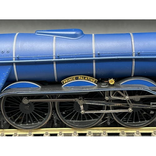 236 - Two OO Hornby Steam Locomotives 
(1100g)
Hornby R1074 Class A3 4-6-2 60052 