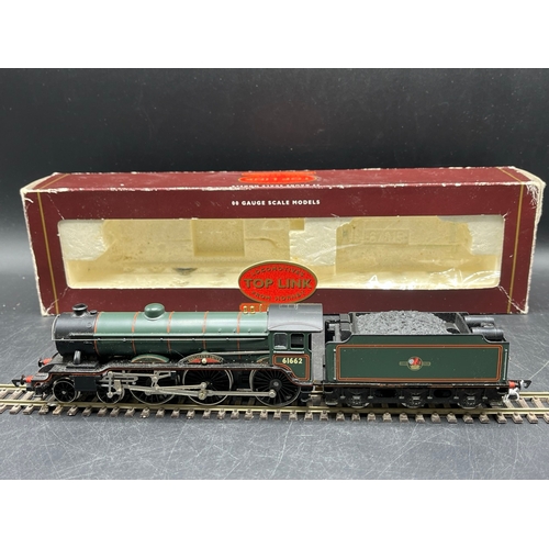 236 - Two OO Hornby Steam Locomotives 
(1100g)
Hornby R1074 Class A3 4-6-2 60052 