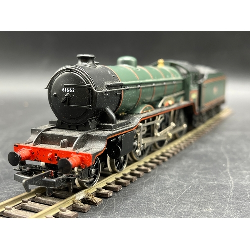 236 - Two OO Hornby Steam Locomotives 
(1100g)
Hornby R1074 Class A3 4-6-2 60052 