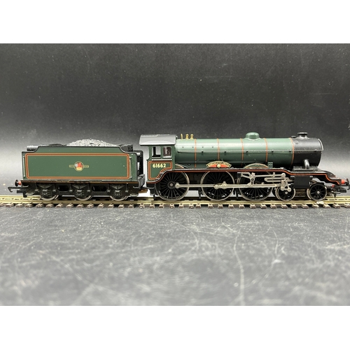 236 - Two OO Hornby Steam Locomotives 
(1100g)
Hornby R1074 Class A3 4-6-2 60052 