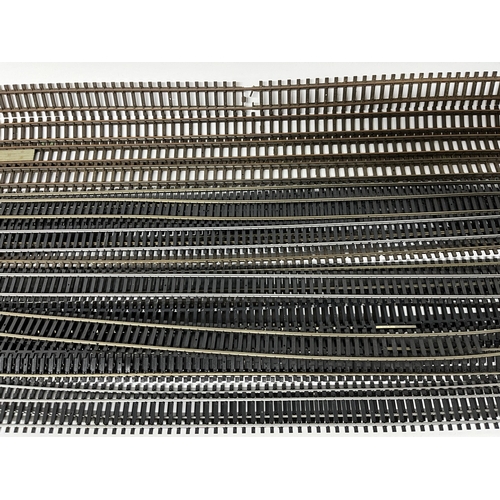 80 - OO gauge track from various manufacturers, mostly flexi
(2000g)
Poor to Fair condition
Minimum of 12... 