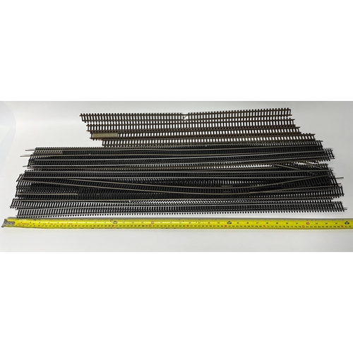 80 - OO gauge track from various manufacturers, mostly flexi
(2000g)
Poor to Fair condition
Minimum of 12... 