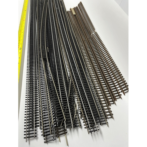 80 - OO gauge track from various manufacturers, mostly flexi
(2000g)
Poor to Fair condition
Minimum of 12... 