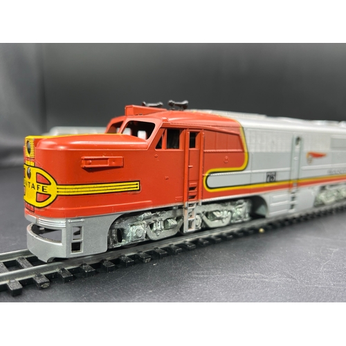 129 - A glorious Santa Fe HO train of 12 including Athearn motorised Co-Co #75 ALCO Pa1 diesel locomotive,... 