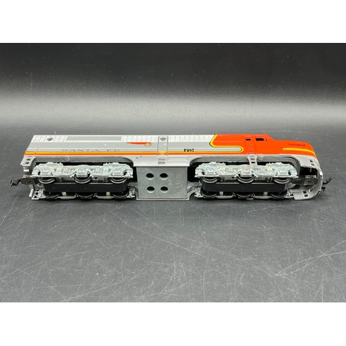 129 - A glorious Santa Fe HO train of 12 including Athearn motorised Co-Co #75 ALCO Pa1 diesel locomotive,... 