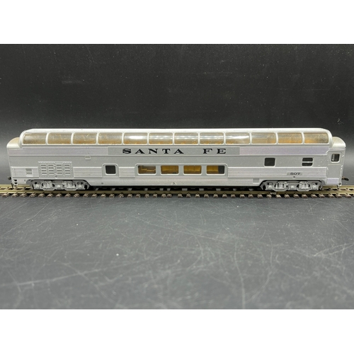 129 - A glorious Santa Fe HO train of 12 including Athearn motorised Co-Co #75 ALCO Pa1 diesel locomotive,... 