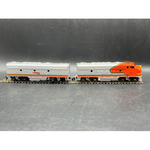 130 - Four HO North American Outline Locomotives, three tested Runners
(1600g)
Santa Fe AT&SF F7A/B set, p... 