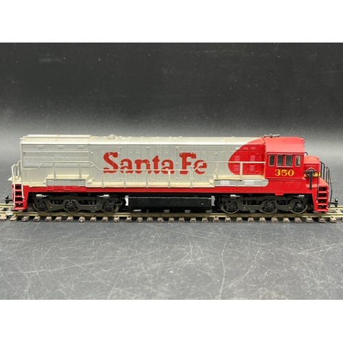 130 - Four HO North American Outline Locomotives, three tested Runners
(1600g)
Santa Fe AT&SF F7A/B set, p... 