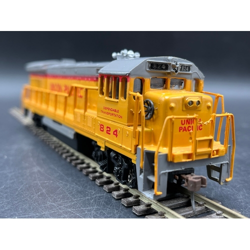 130 - Four HO North American Outline Locomotives, three tested Runners
(1600g)
Santa Fe AT&SF F7A/B set, p... 