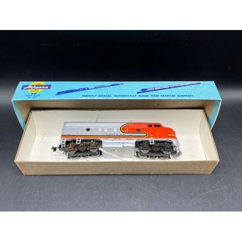 130 - Four HO North American Outline Locomotives, three tested Runners
(1600g)
Santa Fe AT&SF F7A/B set, p... 