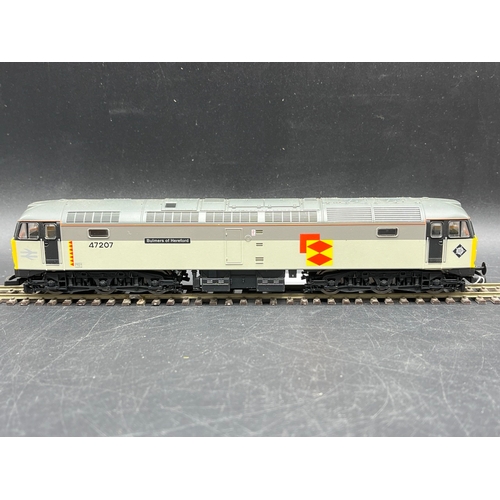 240 - Four Boxed OO Lima Diesel/Electric Locomotives, Two Tested Runners
(1800g)
Lima L204932 Class 37 379... 