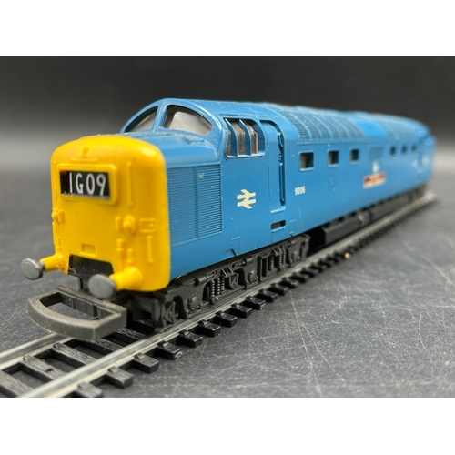 241 - Four OO Lima Diesel/Electric Locomotives, each Tested Runners
(1800g)
Lima L205126 Class 52 Western ... 