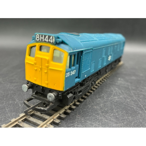 242 - Five OO Diesel/Electric Locomotives, each Tested Runners
(1600g)
Hornby R068 Class 25 25247 in BR Bl... 