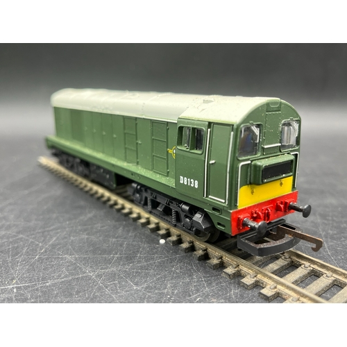 242 - Five OO Diesel/Electric Locomotives, each Tested Runners
(1600g)
Hornby R068 Class 25 25247 in BR Bl... 