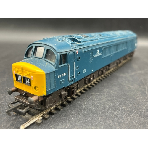 242 - Five OO Diesel/Electric Locomotives, each Tested Runners
(1600g)
Hornby R068 Class 25 25247 in BR Bl... 