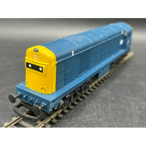 243 - Four OO Diesel/Electric Locomotives, each Tested Runners
(1800g)
Bachmann Branchline 31-077 Class 46... 