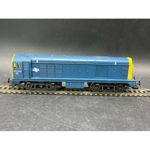 243 - Four OO Diesel/Electric Locomotives, each Tested Runners
(1800g)
Bachmann Branchline 31-077 Class 46... 